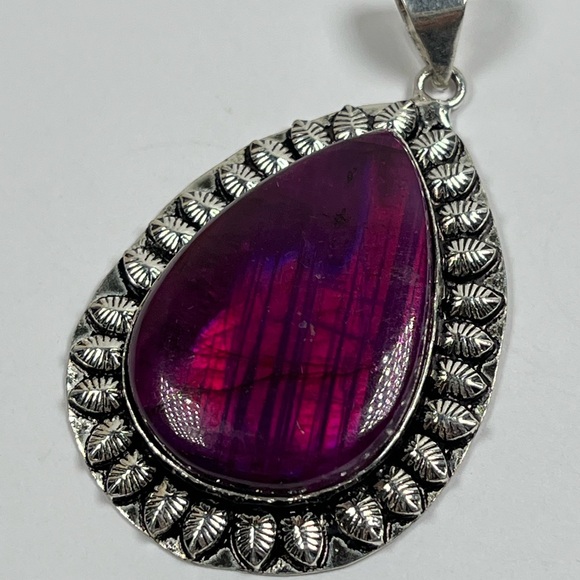 925 Sterling Silver Overlay Purple Labradorite Gemstone Statement Pendant - Picture 8 of 8